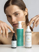 Skintegra Clarion čistač za lice i tijelo na bazi salicilne kiseline, Clarion serum i Lumion eksfolijant s modelom
